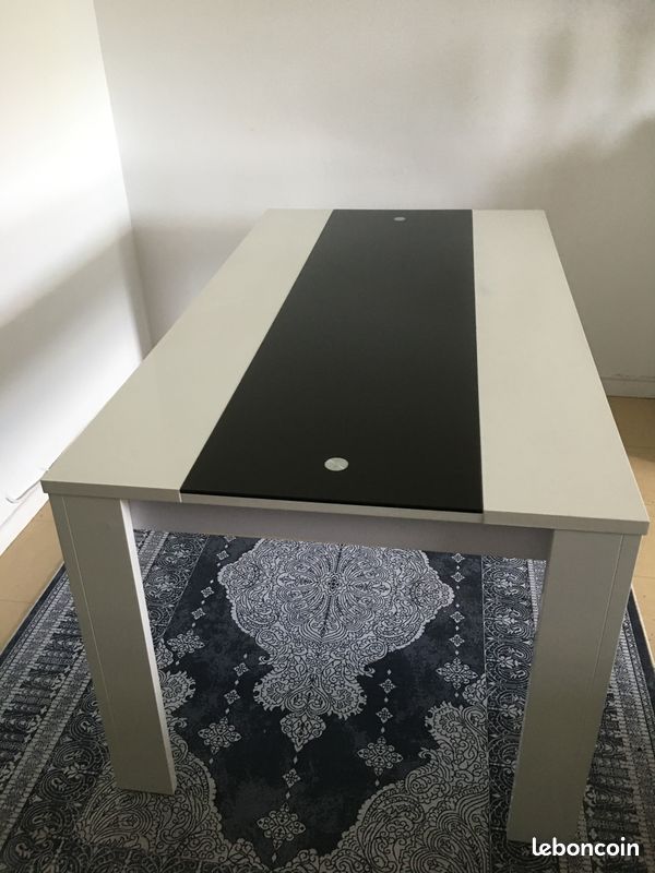 Table blanche (image 2)