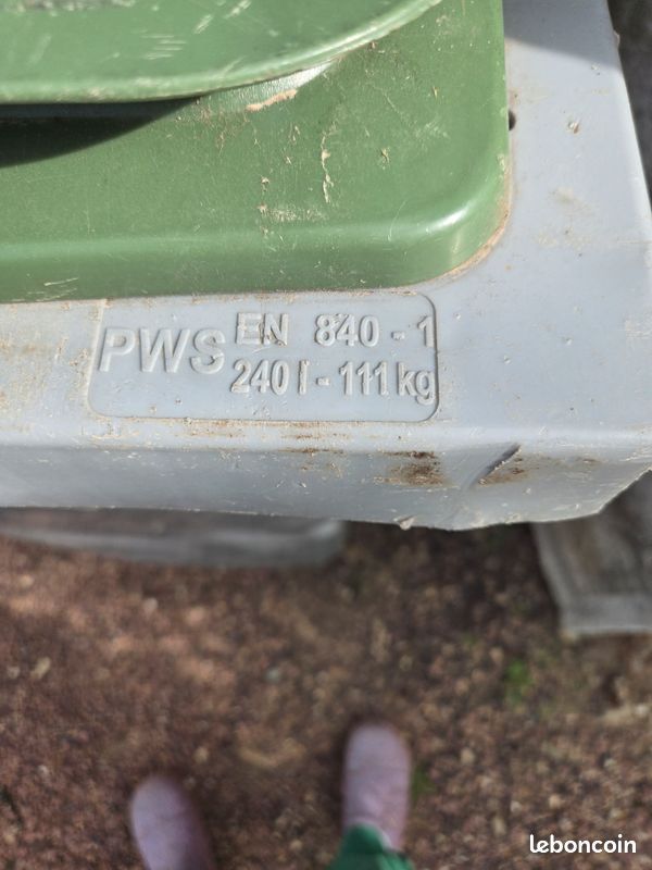 Vend poubelle 240 l (image 3)
