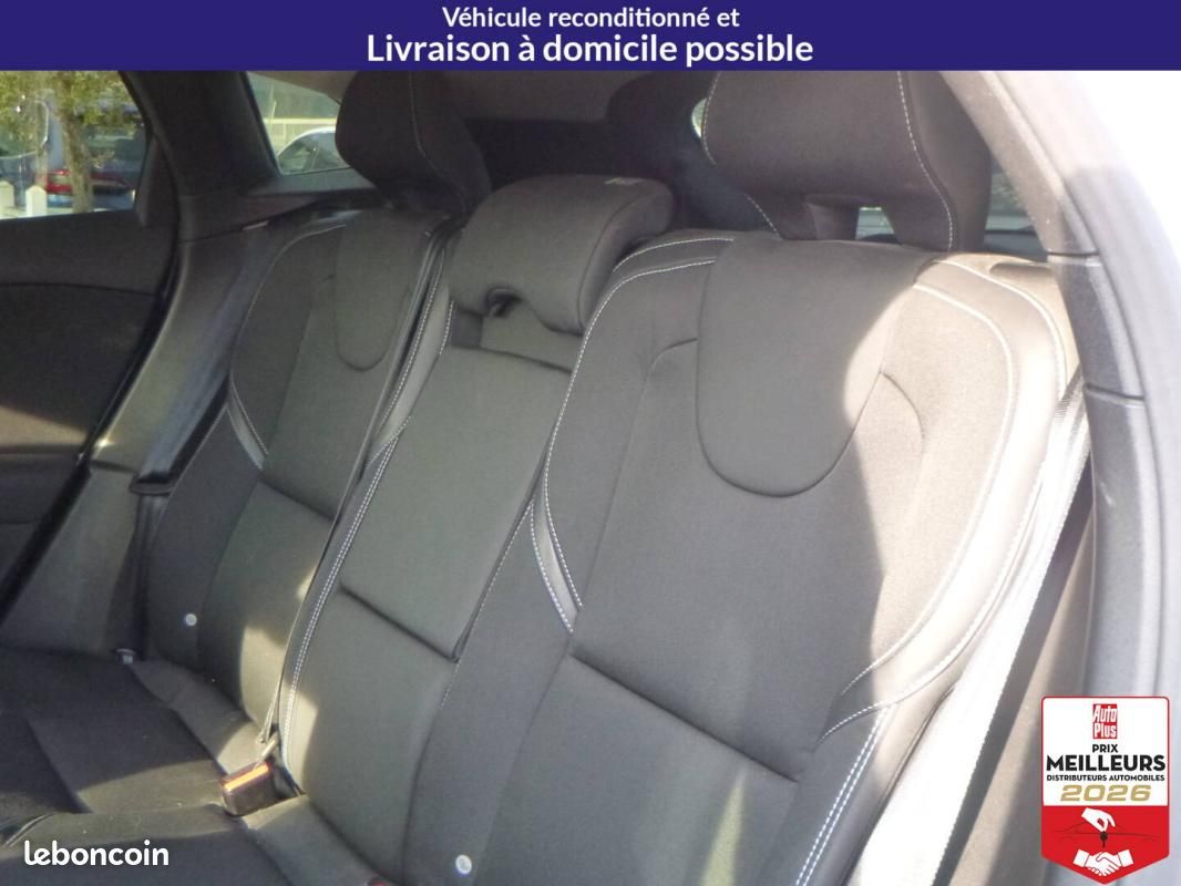 Volvo V40 D2 120 Geartronic 6 - Momentum (image 17)