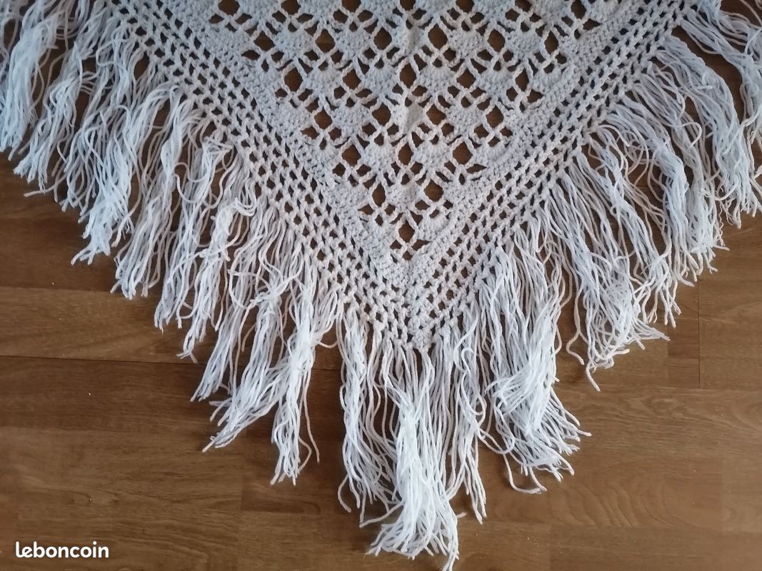 Châle Gris Et Blanc Tricoté Main - Neuf Sans étiquettes - Modèle Unis élégant Et Doux - Parfait Pour L'hiver Ou Les Soirées Fraîches