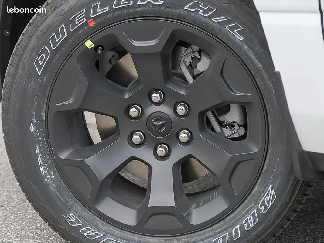 Dodge RAM 1500 Sport 5.7 HEMI V8 4x4 Crew Cab – Caméras 360 – ACC – Neuf - TVA récupérable (image 21)