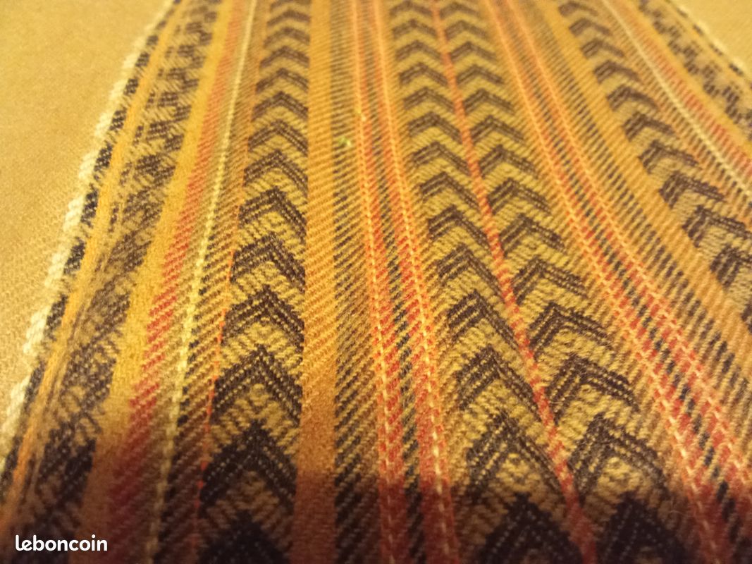 Morceau tissu marron avec motif (image 3)