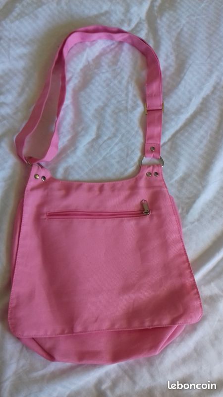 Sac Hello Kitty excellent état (image 2)