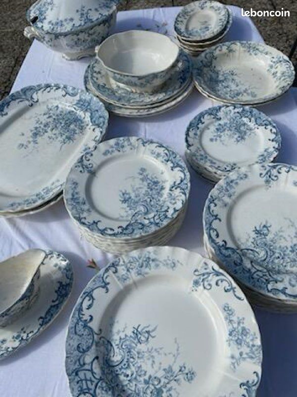 Superbe service de table en porcelaine complet pour 12 pers. (Neuf