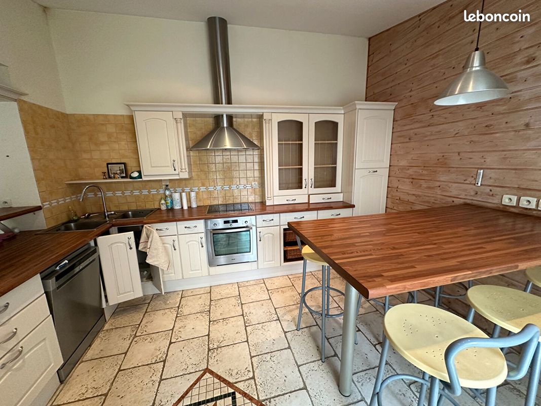 Appartement 5 pièces 137 m² - Rochefort 17300 (image principale 1)
