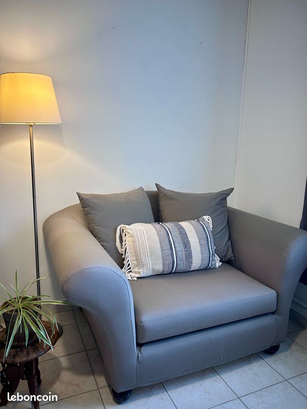URGENT- Grand fauteuil 1 à 2 personnes (image 1)