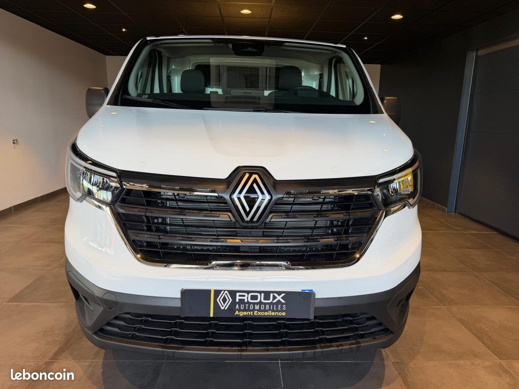 Renault trafic l2h1 3t 2.0 blue dci 150 advance / attelage / habillage bois / prix ht 2026 (image 4)
