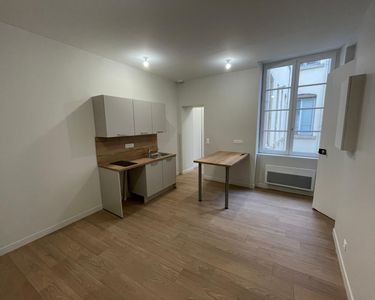 Location T1 - Refait - Opera / Quai Jean-Moulin 35 m2