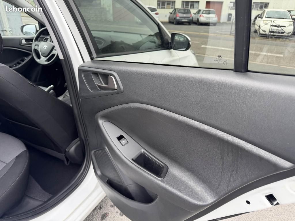 HYUNDAI I20 1.2i - 84 Intuitive clim + camera AR (image 13)