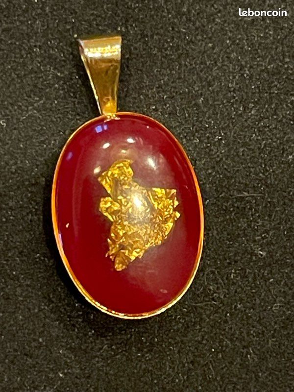 Pendentif Feuille fabriqué par un atelier français