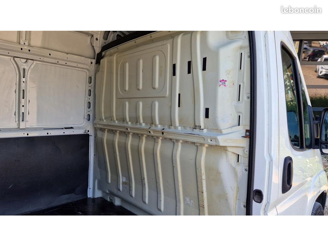 PEUGEOT BOXER Premium 333 L3H2 2.2 BlueHDi S&S - 140 (image 21)
