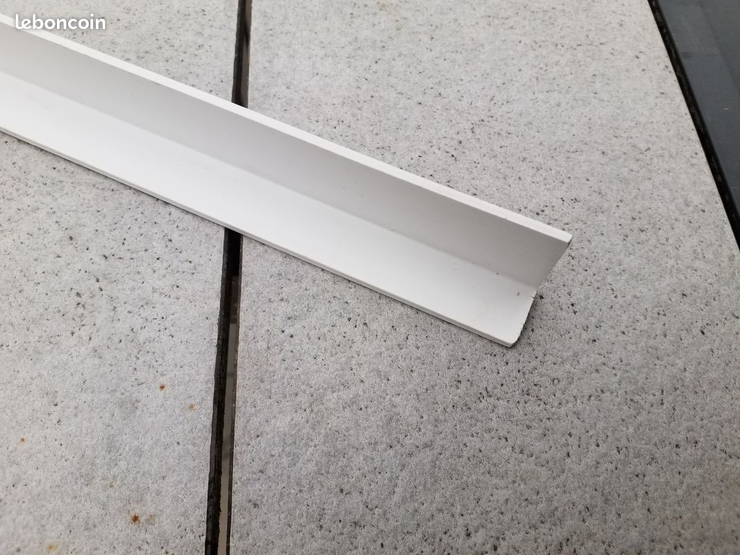 Cornière PVC 30 X 20mm Blanc ép 2,5 mm,Long 1,72 m (image 3)