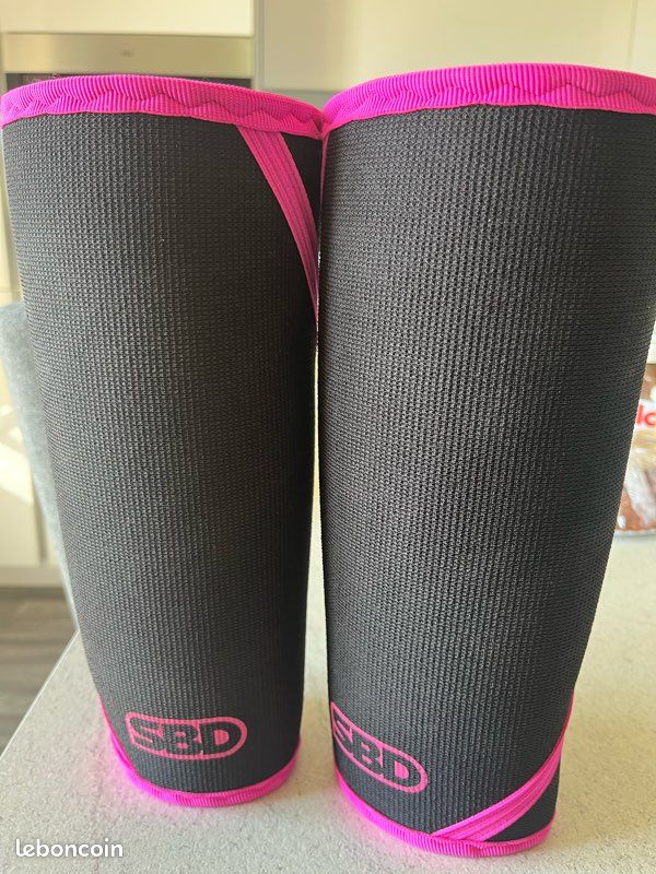 Genouillères DEWALT en nylon à coquille rigide avec gel mémoire en noir