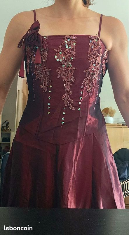 Robe rouge soirée ou fête (image 1)