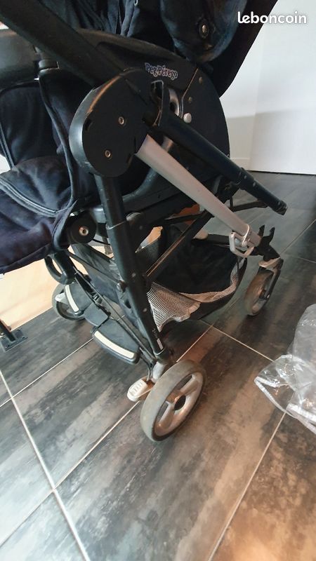 Poussette duo peg perego bleu marine en bon état (image 4)