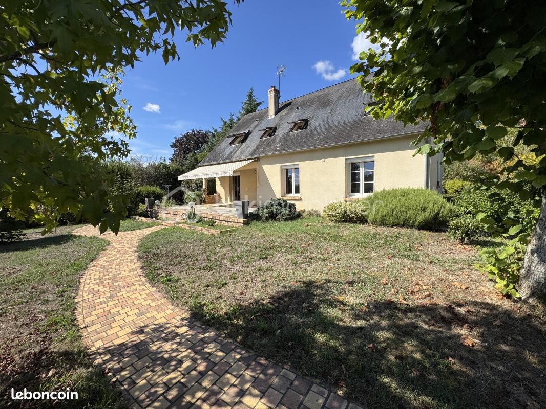 Maison 8 pièces 163 m² · à Corquoy · 163 m² · 178 000 €