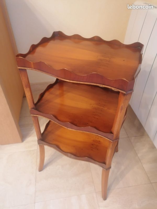 Table d'appoint reprodux anglaise Année 70 (image 2)