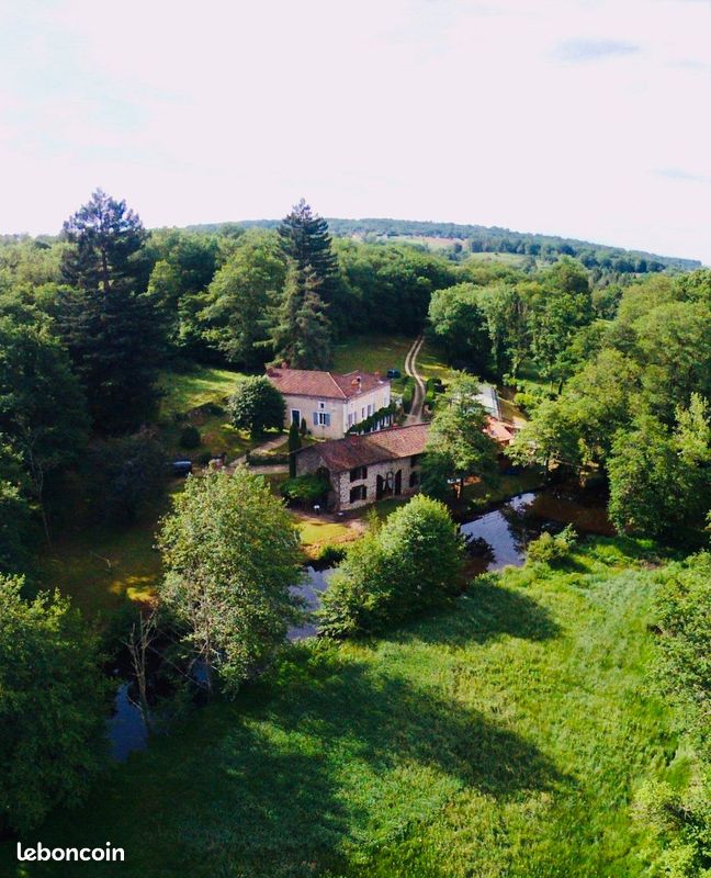 Maison 8 pièces 330 m² · à Savignac-de-Nontron · 330 m² · 410 000 €