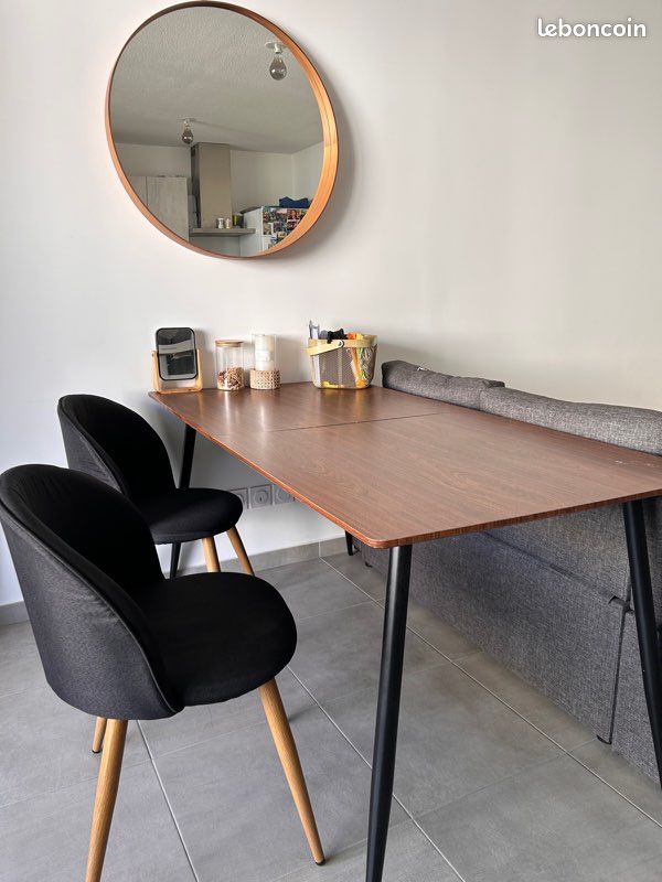 Table en bois (image 1)