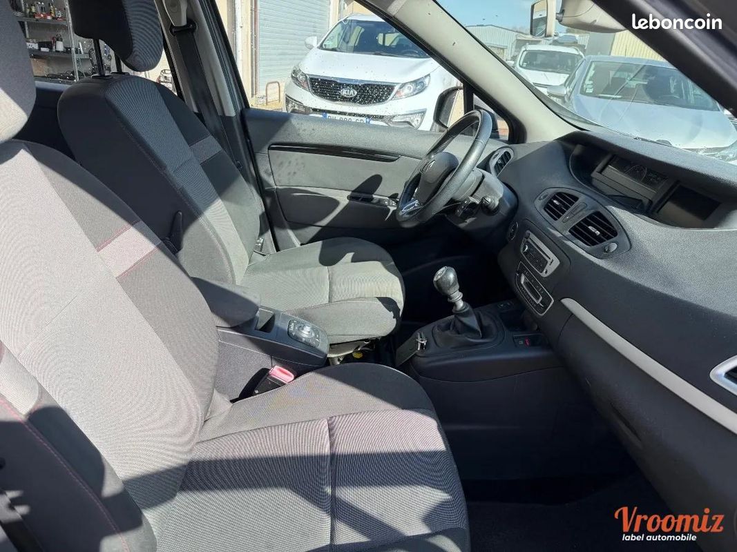 Renault Scenic 1.5 DCI 110 cvh DYNAMIQUE 5 (image 7)