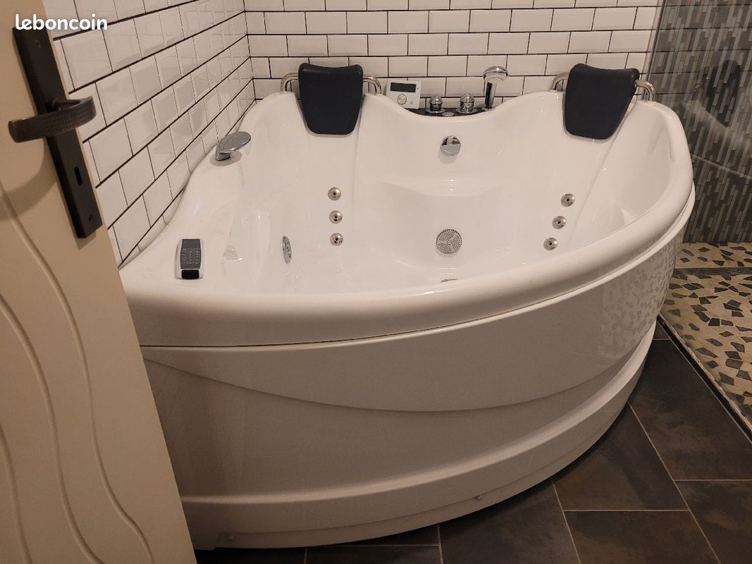 Baignoire balnéo d'angle (image 1)