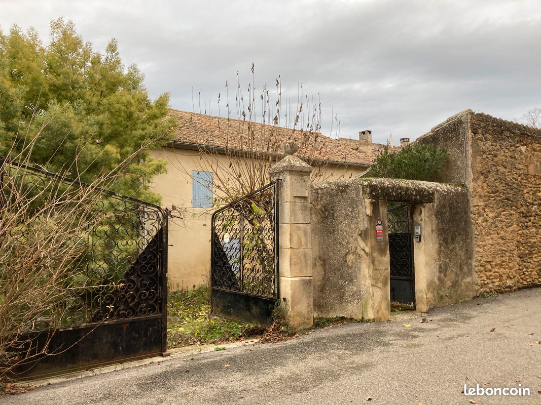 Maison 11 pièces 300 m² · à Fontarèches · 300 m² · 580 000 €