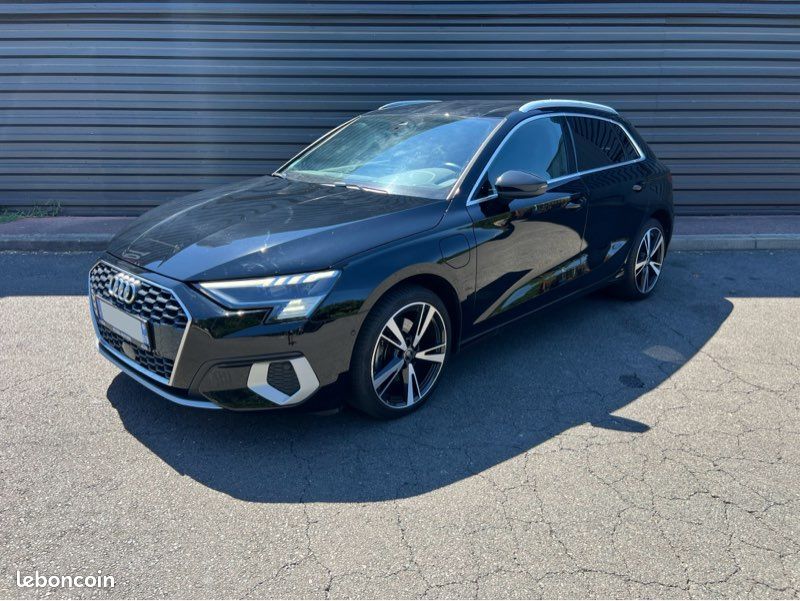 AUDI A3 40 TFSIe 204 S-line Hybrid - Suivi Audi - Matrix Led- Camera - Hayon & Sièges électriques - Lumière d’ambiance - ACC - Keyless - Angles mort - 45 Sline (image 1)
