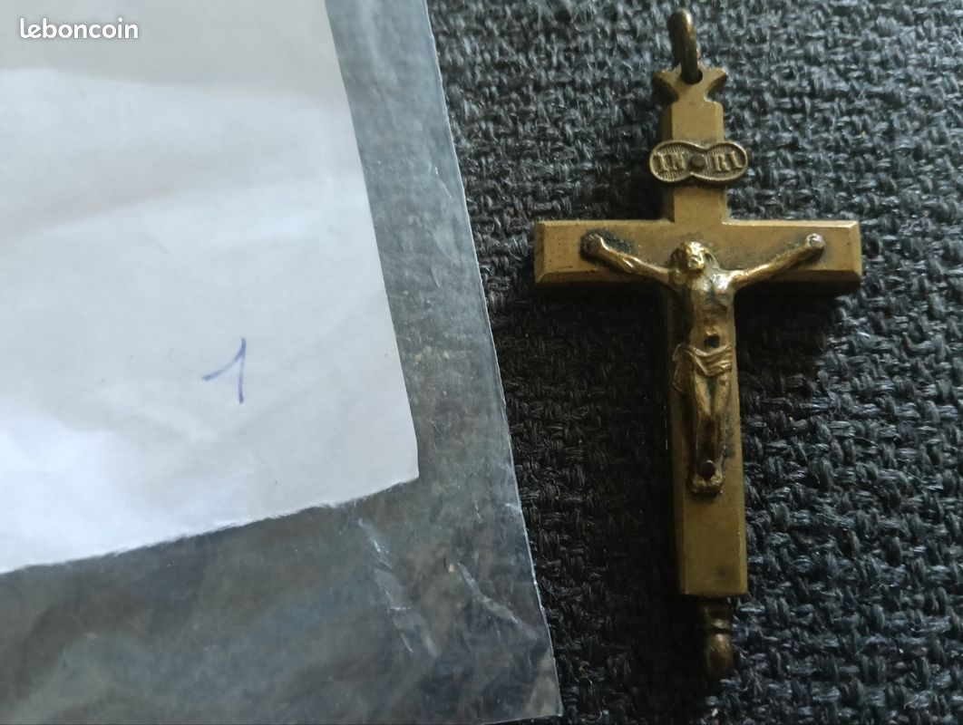 Reliquaire bronze 19e croix Jésus religieux (image 1)