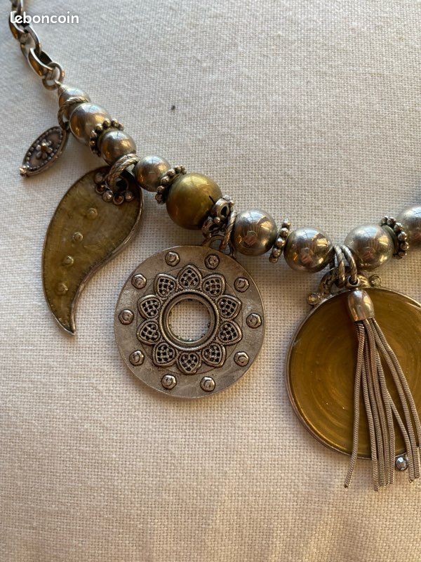 Pendentif Doré Reproduction De Musée - Bijou Ancien En Métal - Occasion, Origine France
