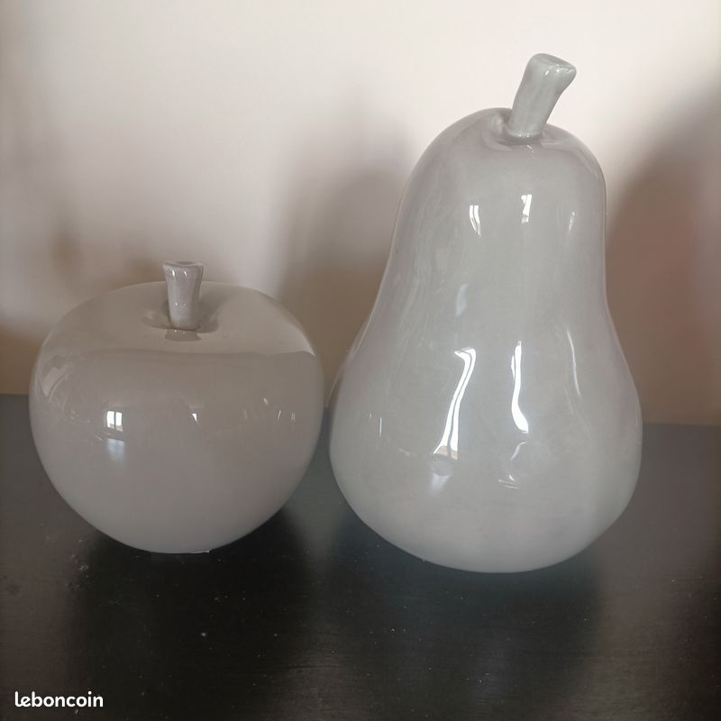 Petite Pomme Ou Poire En Porcelaine Blanche - Déco Fruitée Vintage