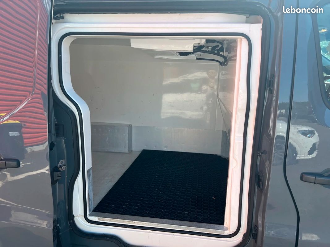 Renault trafic fourgon frigo l1h1 1000 kg 2.0l dci 120ch confort (image 33)