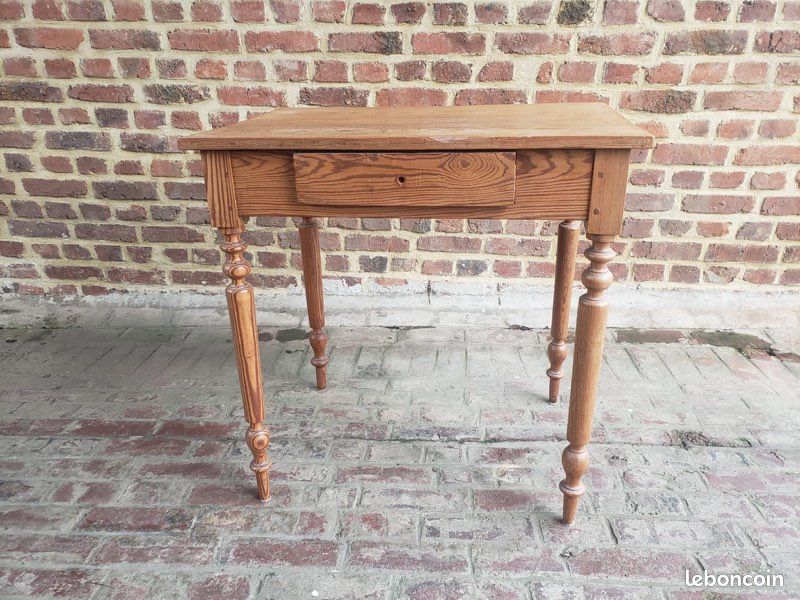 Petite table d’appoint (image 1)