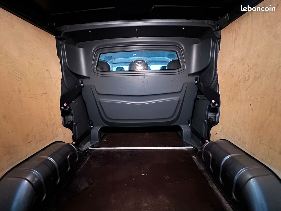 Renault TRAFIC 6 PLACES 140CH + Moteur à Chaine + Entretien OK (image 31)