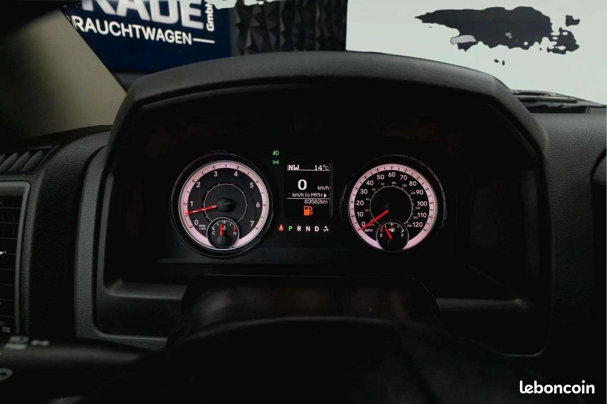 Dodge RAM 5.7 V8 HEMI 4x4 * Pack Offroad Nuit * LED * AHK * 6 Places (image 13)