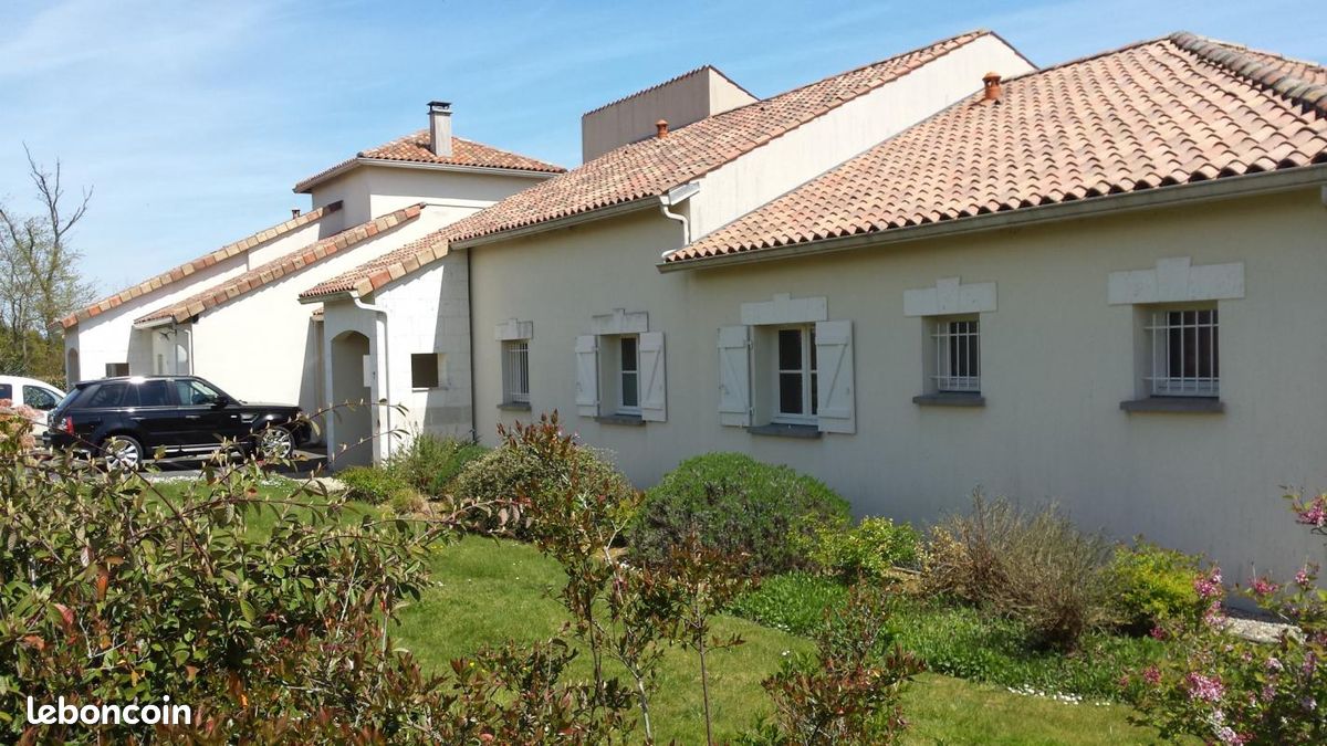 Villa 8 pièces 215 m² - Rouzède 16220 (image principale 7)