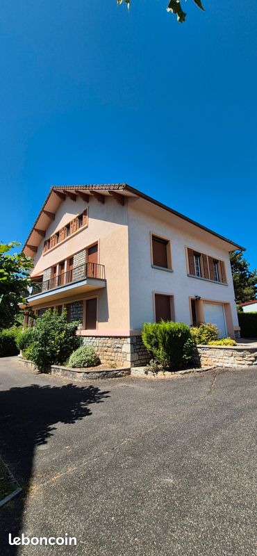 Maison 12 pièces 320 m² · à Clairvaux-les-Lacs · 320 m² · 450 000 €