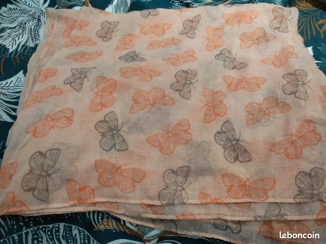 Foulard rose à papillon 🦋 I AM (image 2)