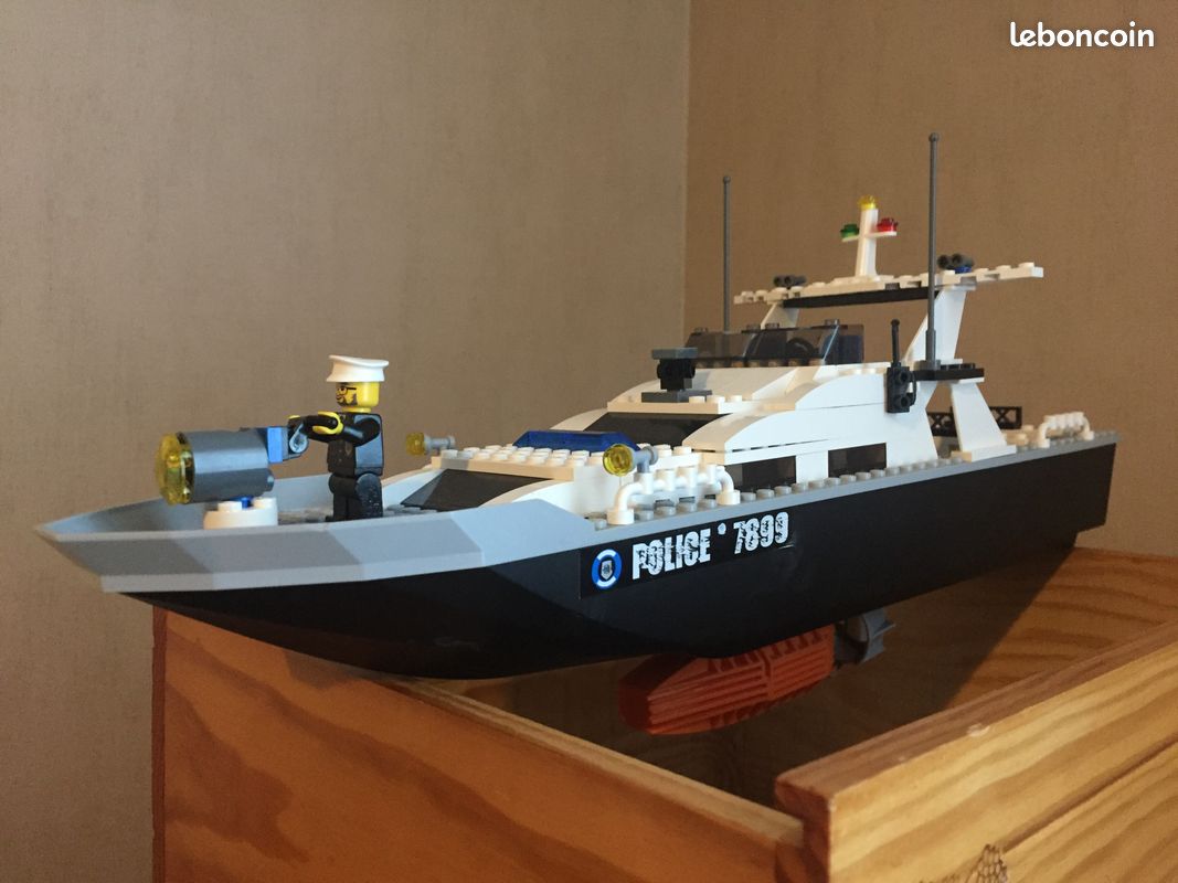 Lego City 7899 La vedette de la police (image 1)