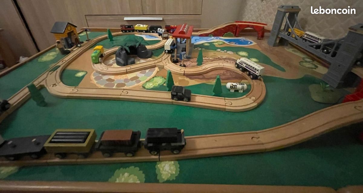 Table en bois circuit train (image 5)