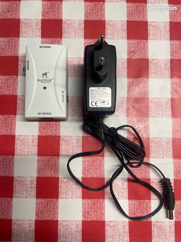 Injecteur POE RUCKUS (image 1)