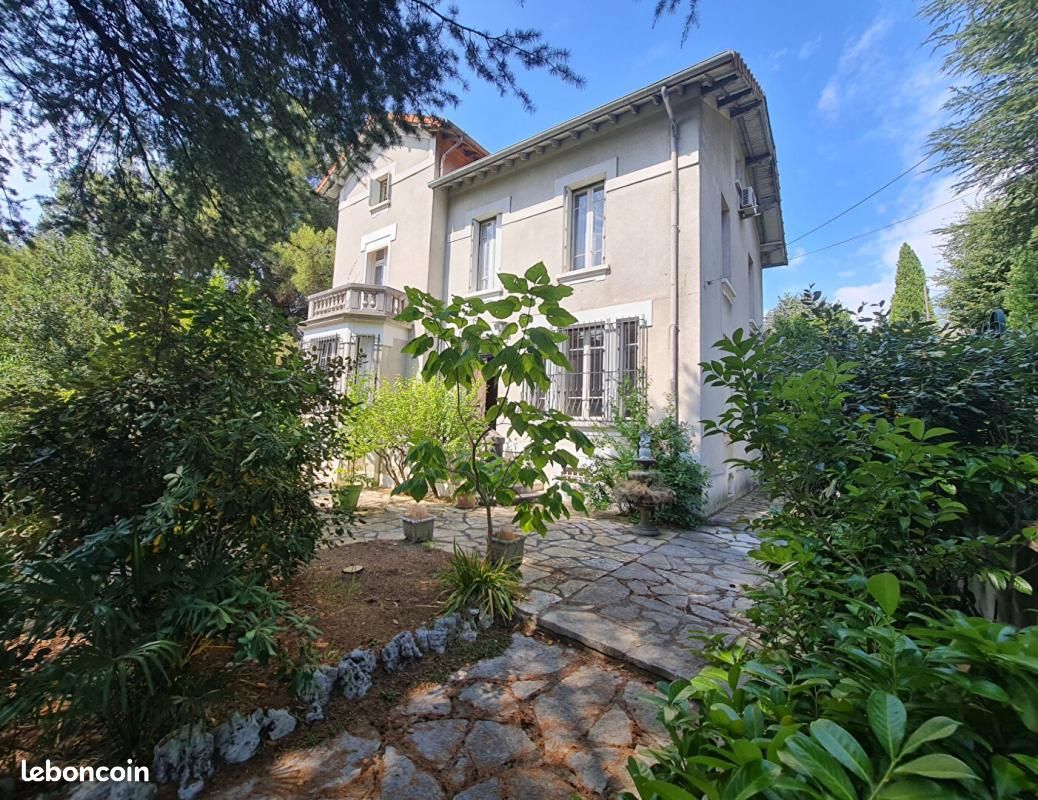 Maison 10 pièces 330 m² · à Alès · 330 m² · 375 000 €