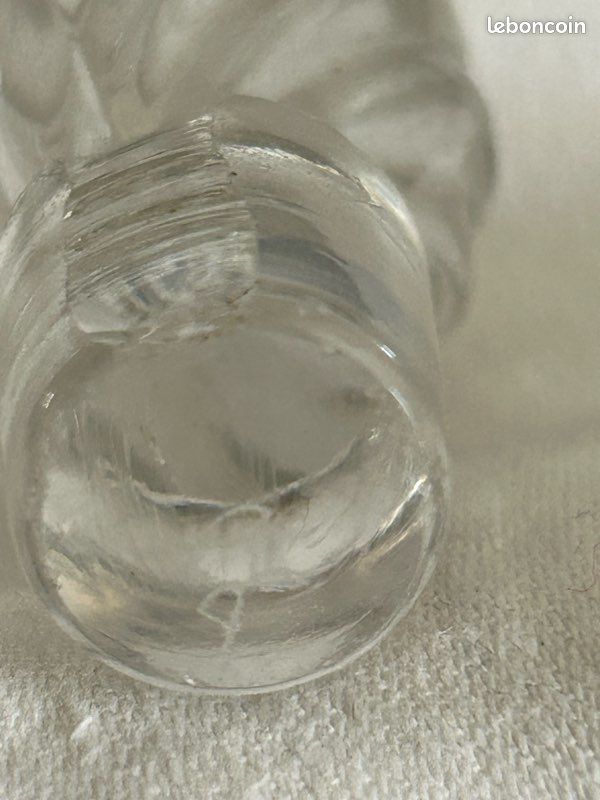 Flacon à parfum ancien cristal / verre gravé couronné et monogramme (image 3)