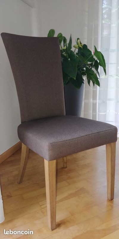 Chaises tissus marrons et pieds en bois (image 3)