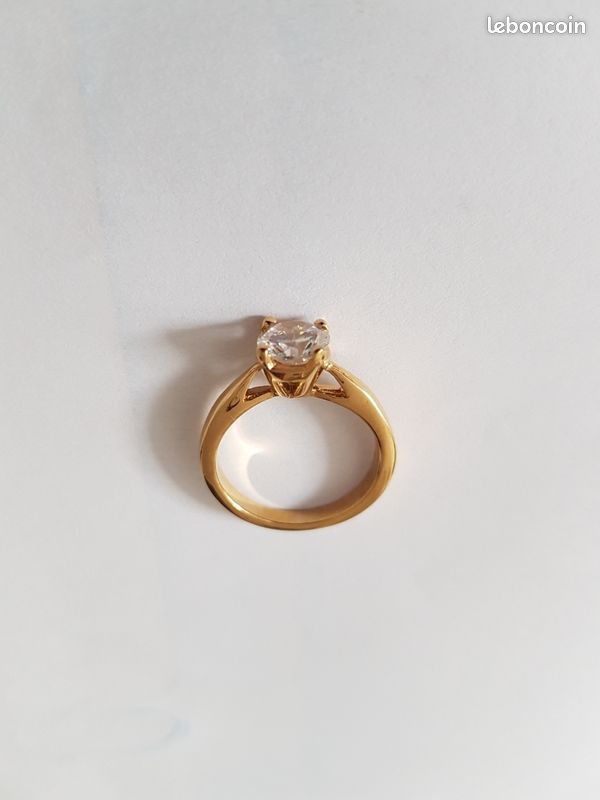 Bague solitaire en acier doré Victoria Montres Bijoux