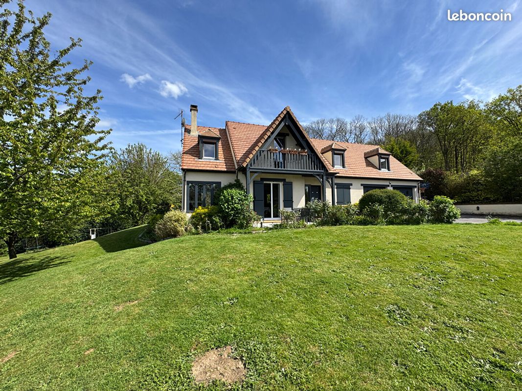 Maison 7 pièces 155 m² · à Bazoches-sur-Guyonne · 155 m² · 748 000 €