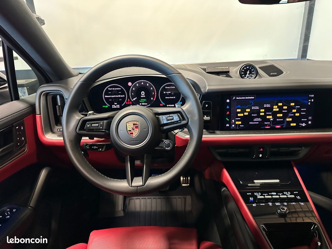 PORSCHE CAYENNE COUPE S E-Hybrid 3.0 V6 520 ch BVA - etat neuf - francais - dispo de suite - 07/2025 - Garantie - Interieu (image 12)