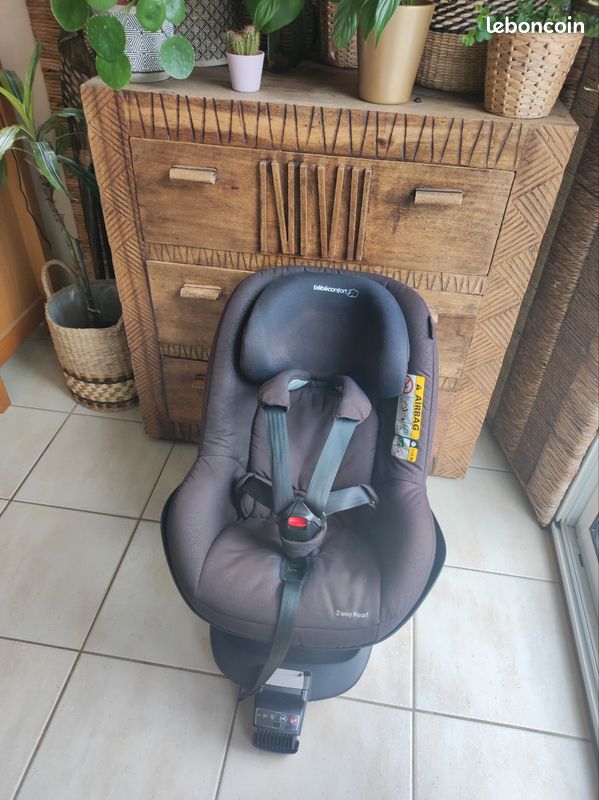 Ensemble siège auto et base ISOFIX bébé confort (image 1)