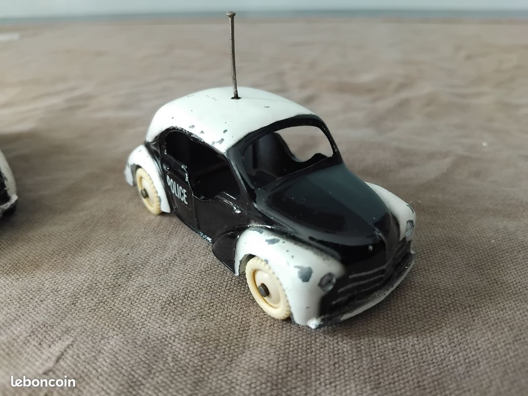 1/43 Renault Dauphine Police Pie C I J , LIRE - Collection