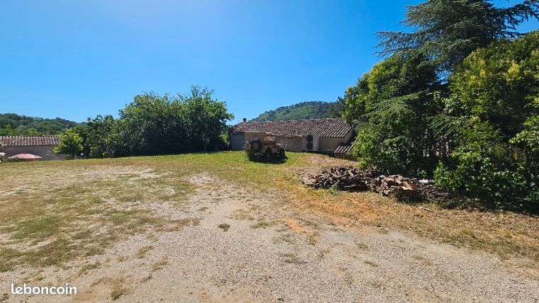 Terrain 1 200 m² Ansouis