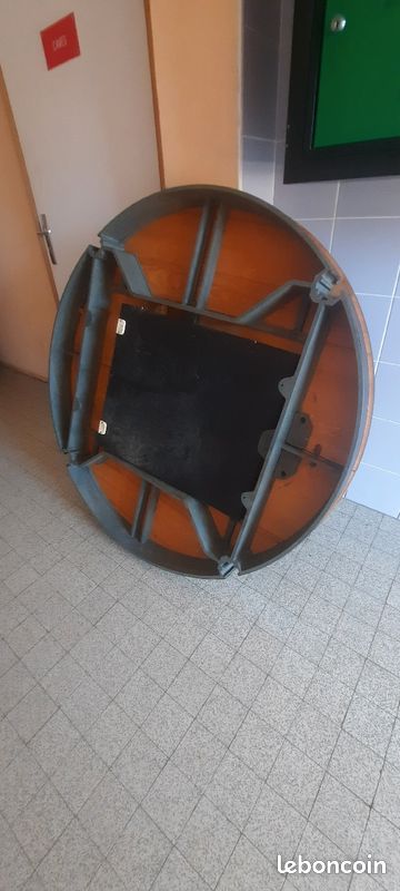 Table ronde avec chaises (image 3)